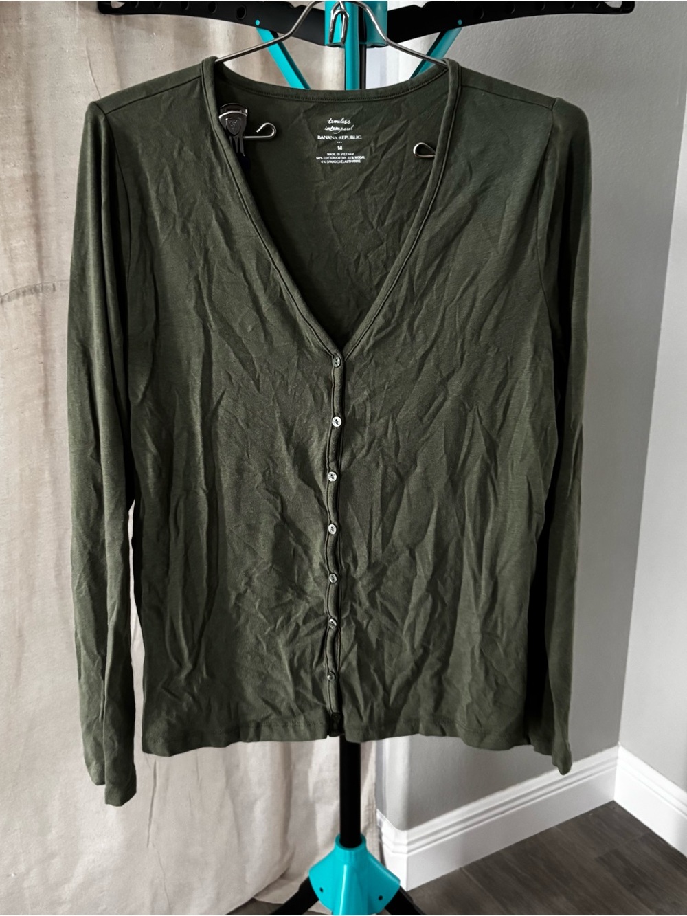 Banana Republic Super Sof Olive Green cardigan